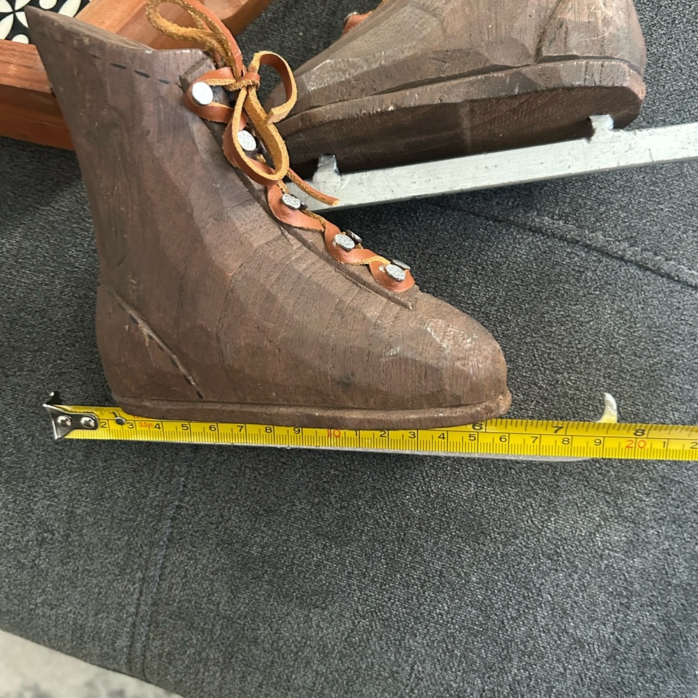 WOOD RUSTIC DISTRESSED Christmas ICE SKATES W/ Raw Hide Ties Holiday Wall Decor - Picture 6 of 9